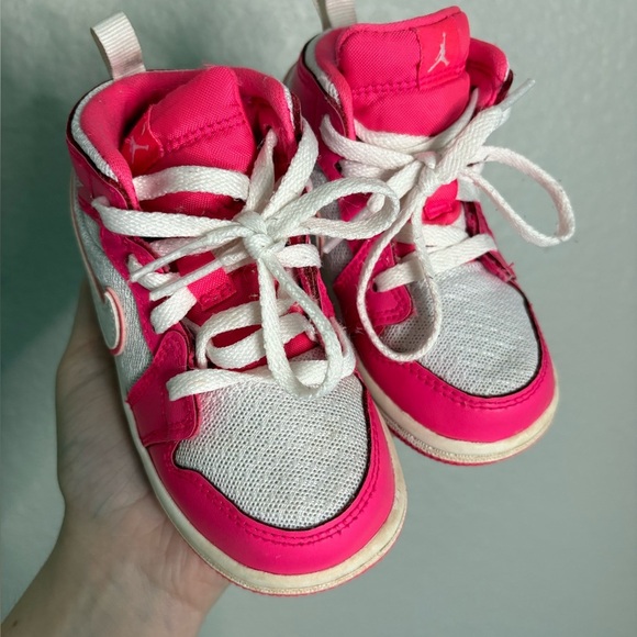 Jordan 1 Mid Hyper Pink White 7C - Picture 4 of 7